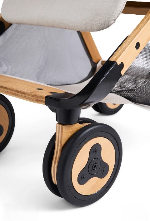 Priestranné sedadlo a odpruženie kočíka Mozomoza